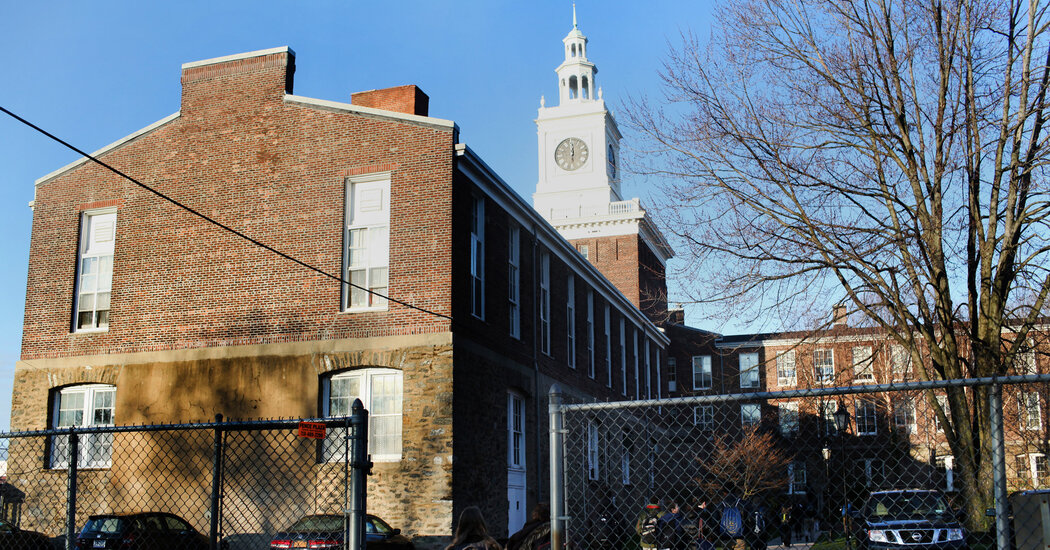 Brooklyn's Poly Prep Makes Masks Optional, Despite State
Mandate 1