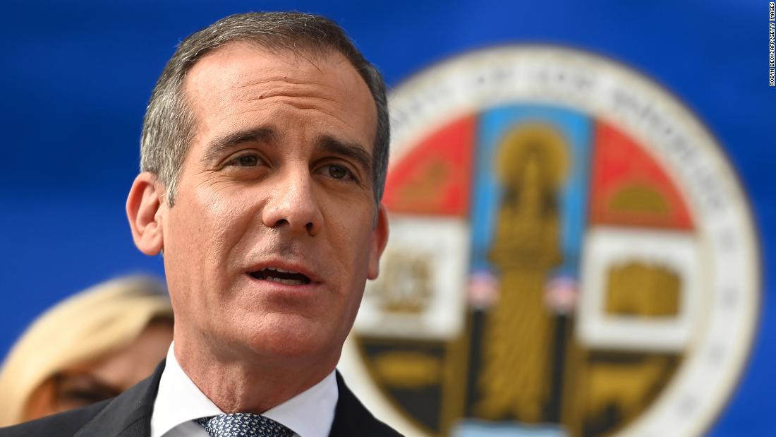 The Los Angeles mayor's ridiculous explanation for his
maskless photo 1