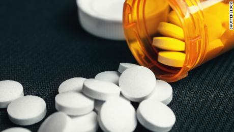 After hopeful early signs, study of popular heartburn drug
shows mixed results against Covid-19 1