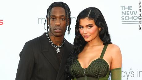 Tyrese Gibson asks fans to pray for his mother as she
battles pneumonia and Covid-19 in ICU 1