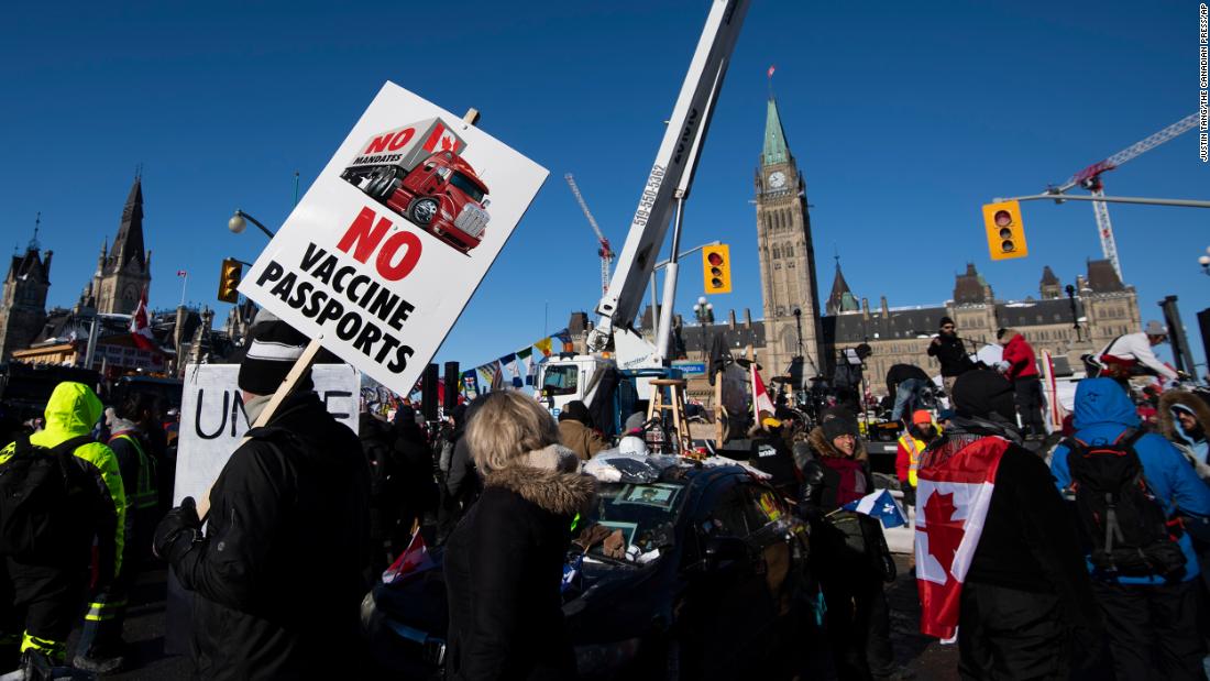 Fact check: A fake Trudeau letter and other false claims
about Canadian protests 1