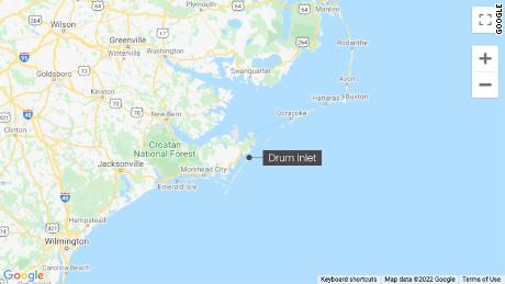 4 teenagers among 8 people in airplane that crashed off
North Carolina coast, sheriff's office says 1