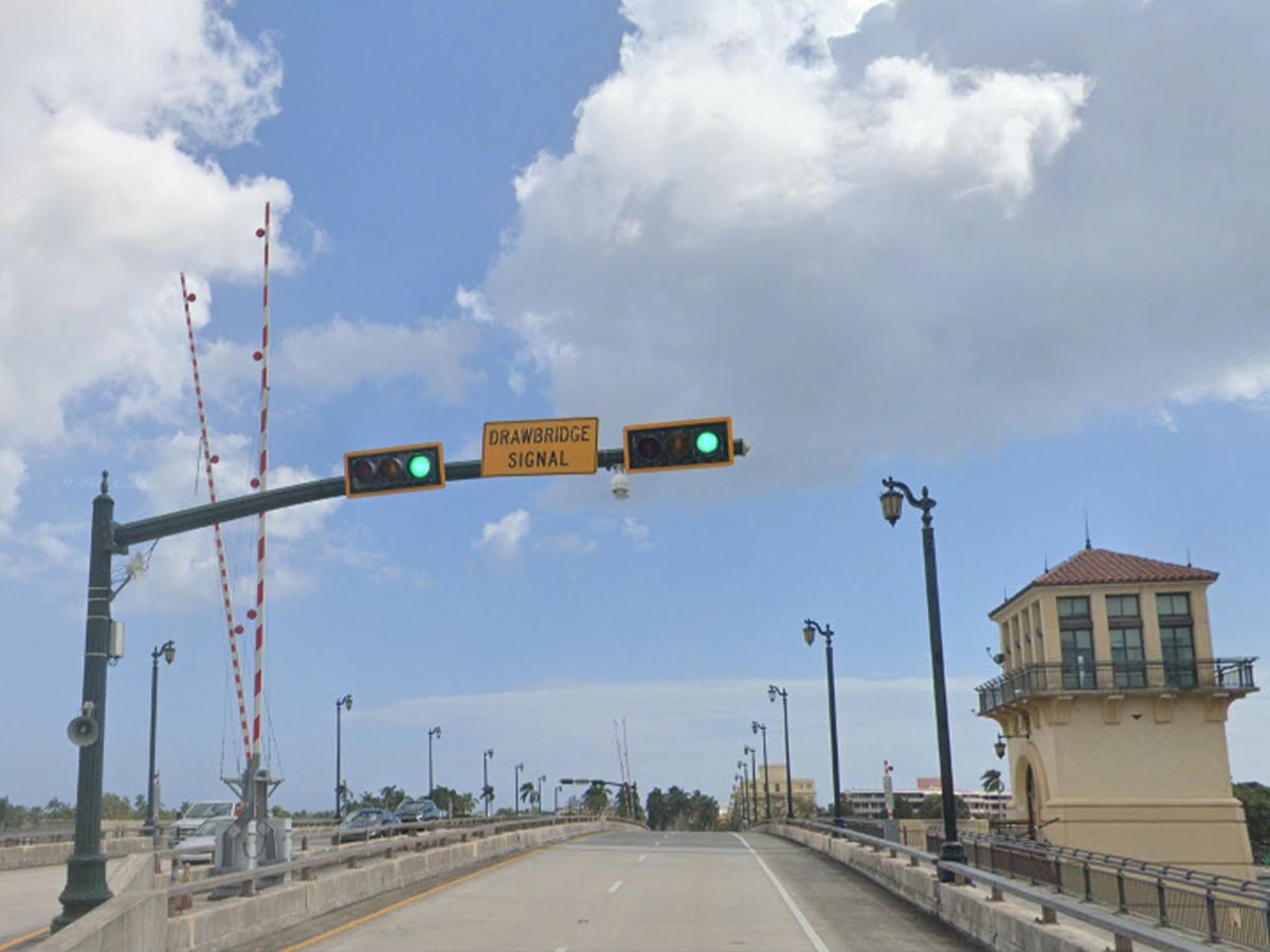 Woman falls to her death after Florida drawbridge opens
before she can cross 1