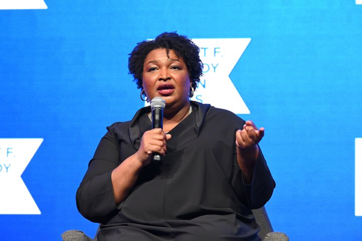 Stacey Abrams Apologizes For Not Wearing Mask In Photos With
Schoolchildren 1