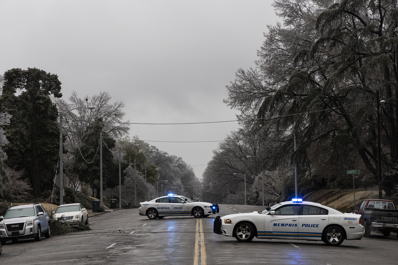 Dallas-Fort Worth International Airport reopens after
weather-related shutdown 1