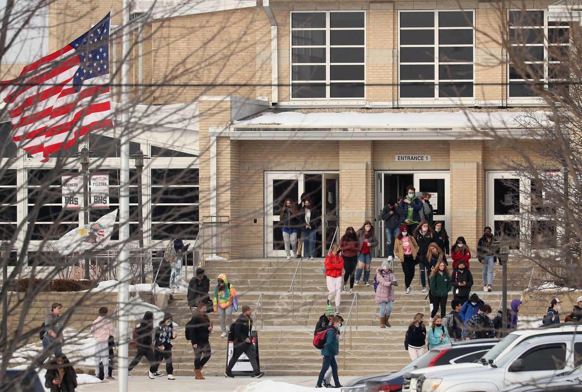 Illinois school districts call for ‘off ramp’ from masking
and quarantines, with a ‘measured return to normalcy’ 1 Illinois school districts call for ‘off ramp’ from masking
and quarantines, with a ‘measured return to normalcy’ 1