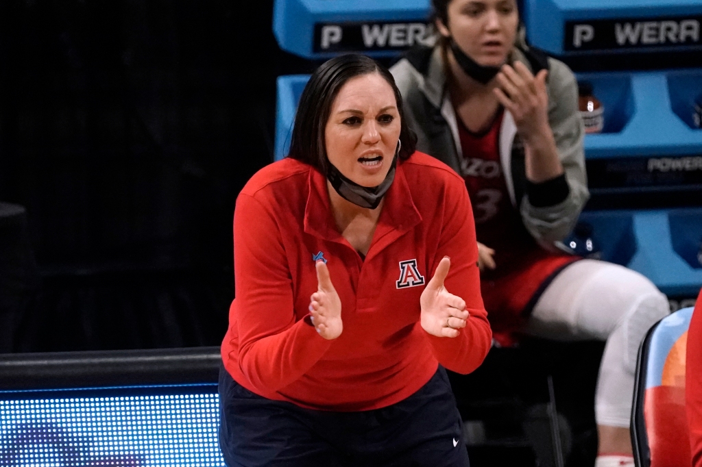 Metcalfe: Arizona schools sweep Oregon as Barnes and Graves
make nice, OSU’s Rueck ejected at ASU (again) and UCLA carries
on 1