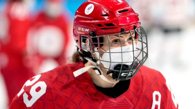 Canada, ROC women mask up on Olympic ice amid COVID
concerns 1
