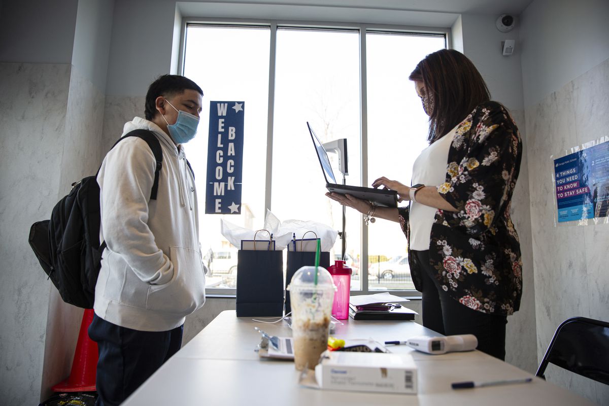 Downstate judge prohibits school districts from requiring
masks in classroom 1
