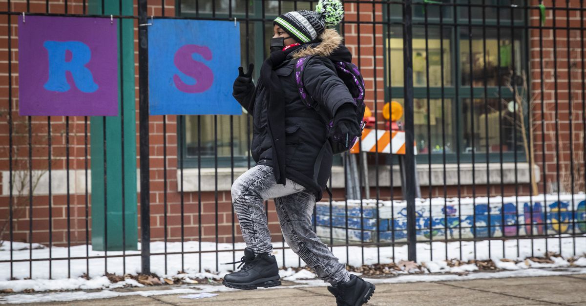 Masks will stay on in CPS classrooms despite downstate
judge’s ruling against mandates 1
