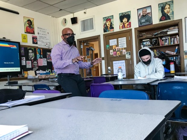 Denver Mayor Michael Hancock teaches classes to call
attention to substitute shortage 1