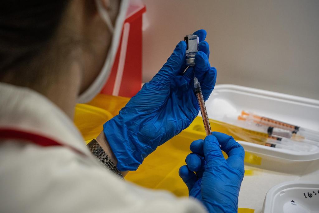 Covid-19 vaccine booster effectiveness wanes after four
months but still offers protection, study finds 1