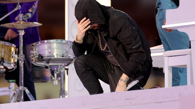Rap takes over Super Bowl halftime, balancing celebration
and protest 1