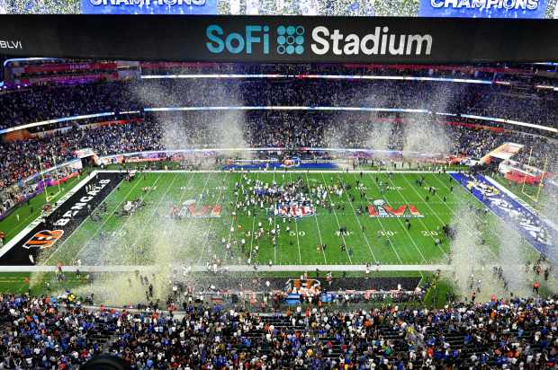 Super Bowl’s mask-free celebrities spark renewed call for
rethinking mandates 1