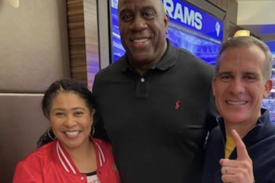 L.A. Mayor Garcetti Says He 'Held His Breath' During
Maskless Photo With Magic Johnson 1