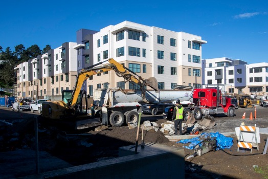 Should Bay Area schools turn excess land into new
housing? 1