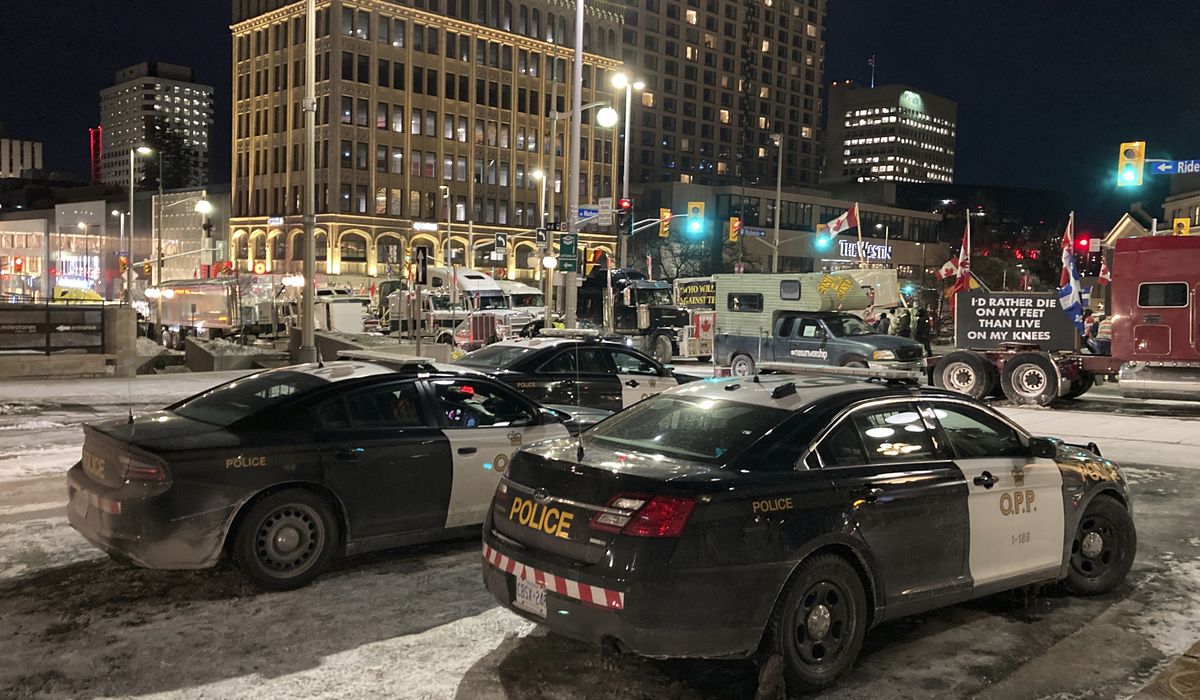 Ottawa police chief reportedly resigning as convoy
protesters defy government 1