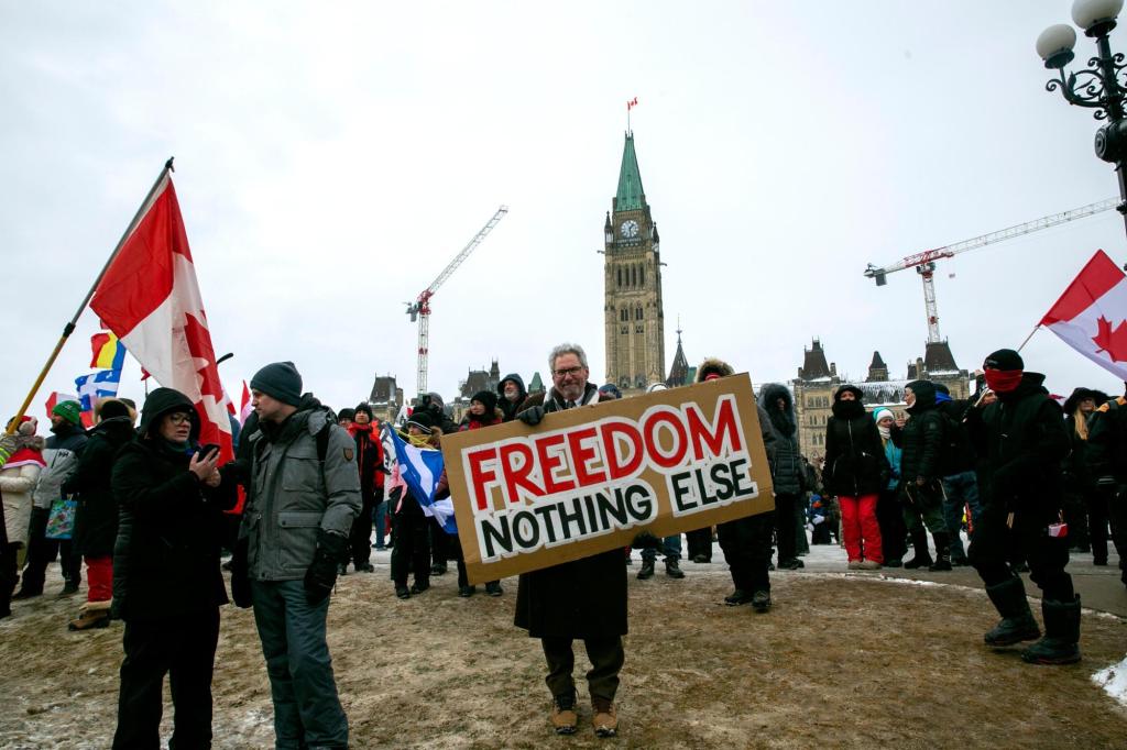 Key US-Canada bridge reopens as Ottawa protest
persists 1