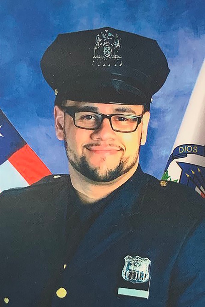 Brooklyn teacher makes anti-cop post as school holds
fundraiser for fallen NYPD officers 1
