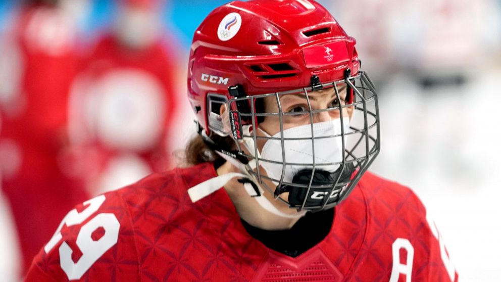 Canada, ROC women mask up on Olympic ice amid COVID
concerns 1