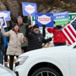 Chicago-area schools face ‘warlike conditions,’ with
protests and student walkouts over state’s mask mandate 19