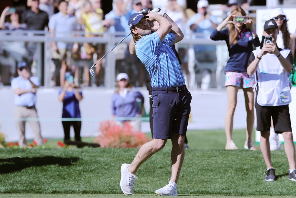 Broncos fans make their Aaron Rodgers feelings known at
Phoenix Open 1