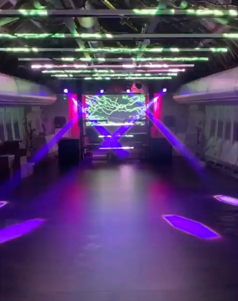 Retired Boeing 747 re-opens as $16K wedding venue and ‘party
plane’ 1