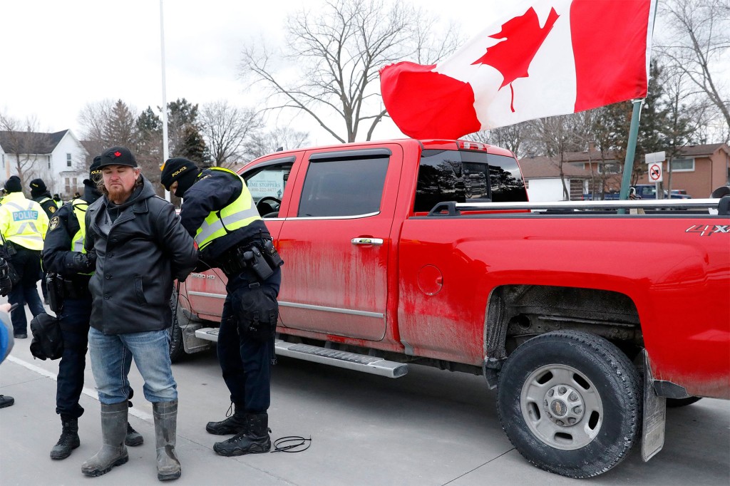Key US-Canada bridge reopens after police clear
protesters 1