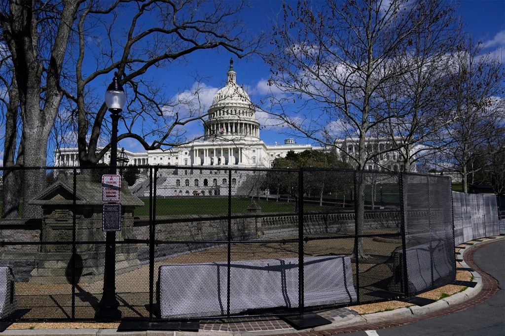 Capital fence going up ahead of Biden’s State of the Union
as truckers plan DC protests 1