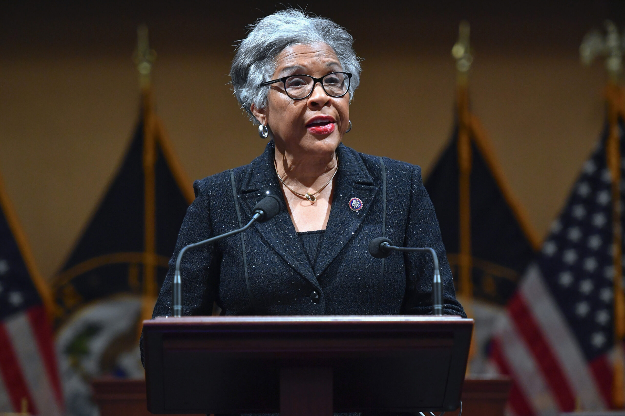 Beatty: Rogers’ public apology for crude comment followed
maskless, ‘mumbled’ floor exchange 1