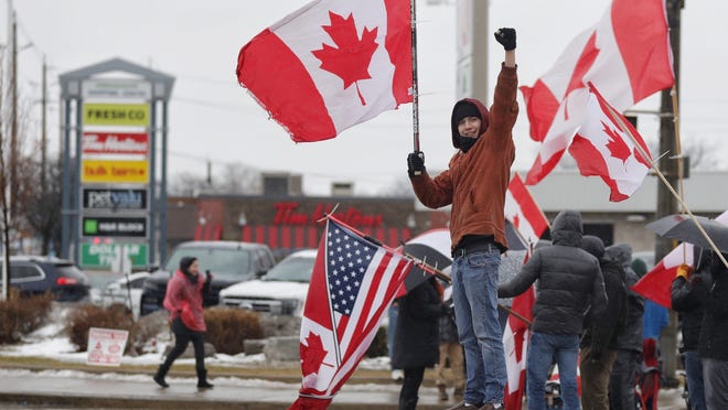 Police put pressure on vaccine mandate protest at border;
NFL hopes virus won't impact Super Bowl. Latest COVID-19
updates 1