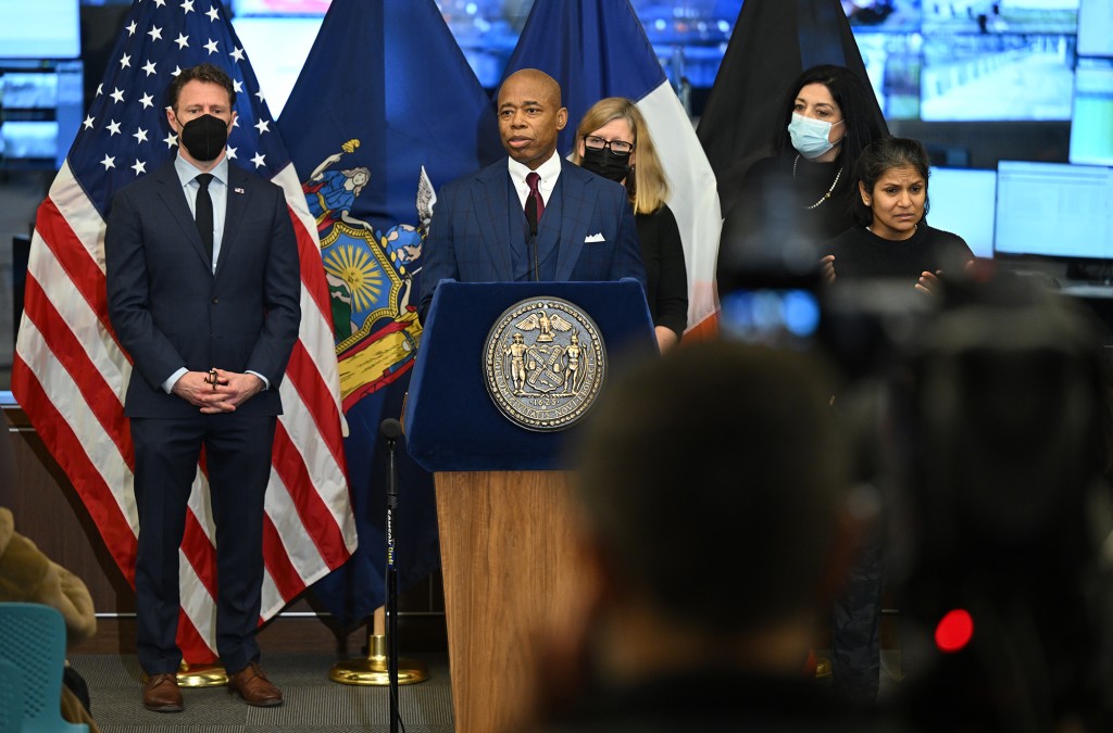 Mayor Eric Adams calls out NYC workers to return to
offices 1