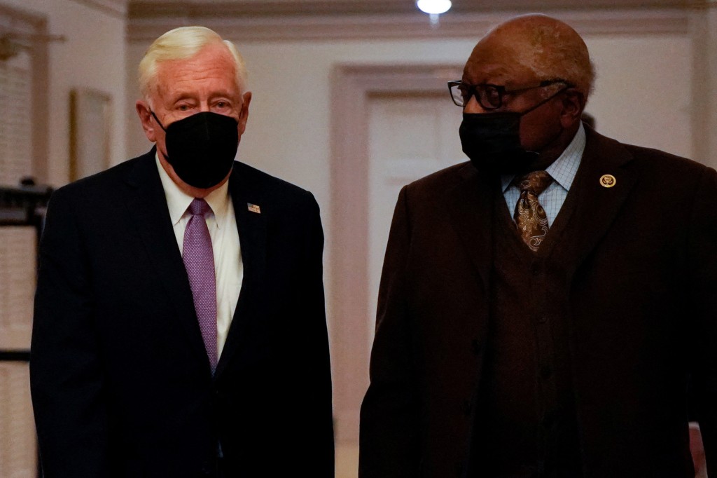 House Majority Leader Steny Hoyer tests positive for
COVID-19 1