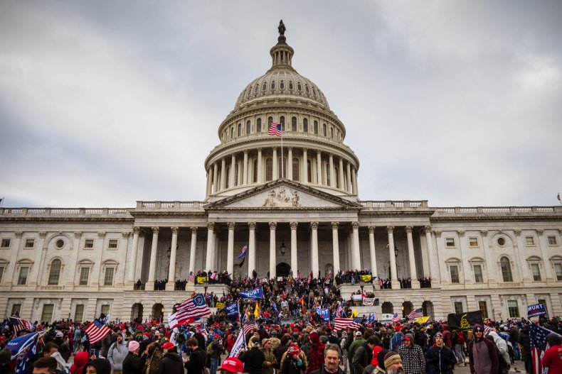 Feds Arrest Jan. 6 Rioter Who Allegedly Grabbed Door,
Shouted 'Let's Go!' 1