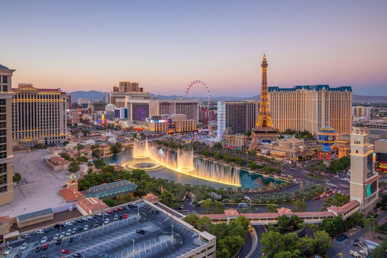 Mask Mandate Lifted in Las Vegas as Bettors Descend Prior to
Super Bowl 1