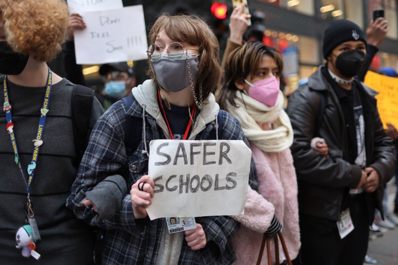 Chicago Schools to Keep Masks as Districts Across U.S. Ditch
Mandates 1