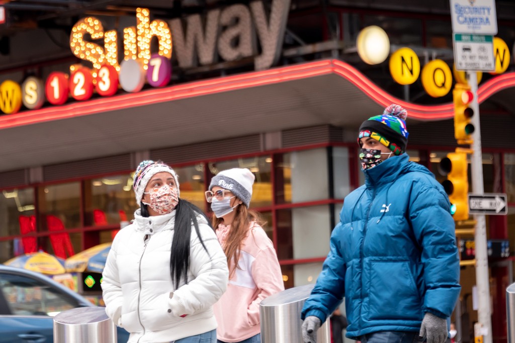 Former FDA Scott Gottlieb head urges CDC to change indoor
mask guidance 1