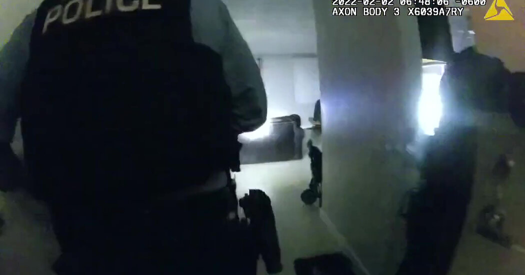 Minneapolis Police Video Shows Officer Killing Armed Man on
Couch 1