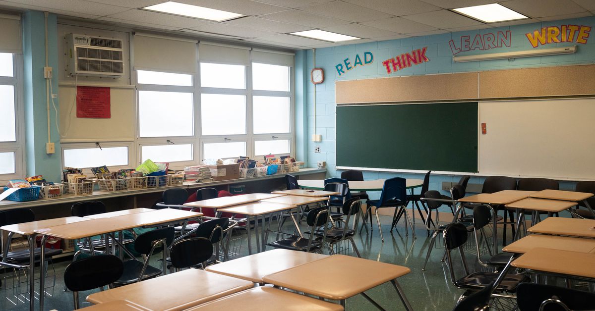 Communities in Schools of Chicago receives $4M grant from
Mackenzie Scott to help provide support for 50,000 CPS
students 1