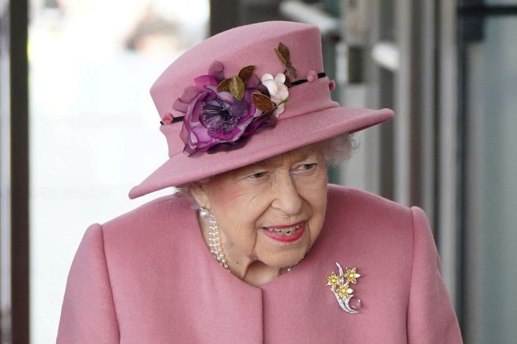 Queen Elizabeth II tests positive for COVID-19 1
