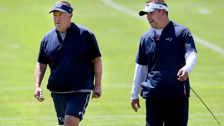 Former Patriots exec believes Bill Belichick will run the
offense, no matter who he hires 1