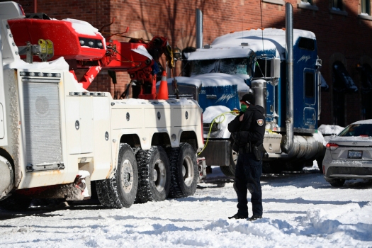 Canadian police arrest 70 in Ottawa protest
crackdown 1
