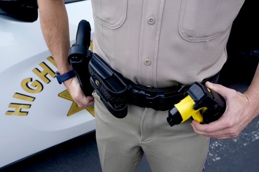 Florida man shot by officer who mistook gun for
Taser 1