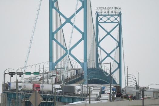 Protesters block busiest US-Canada border crossing 1