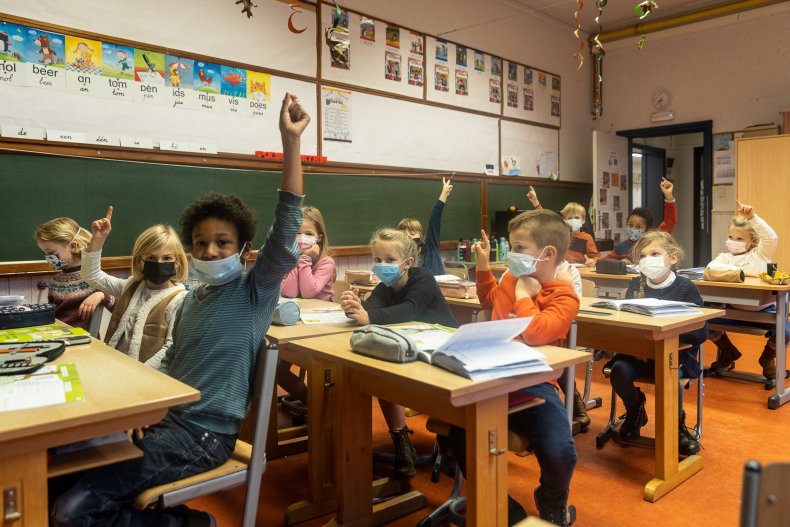 Parents Outraged as Maryland's Biggest County Defies Hogan
on School Masks 1