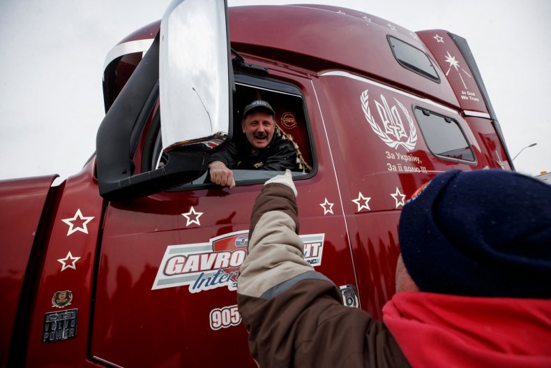 Canadian Trucker Says Protesters Blocking His Route 'Making
Us Look Bad' 1