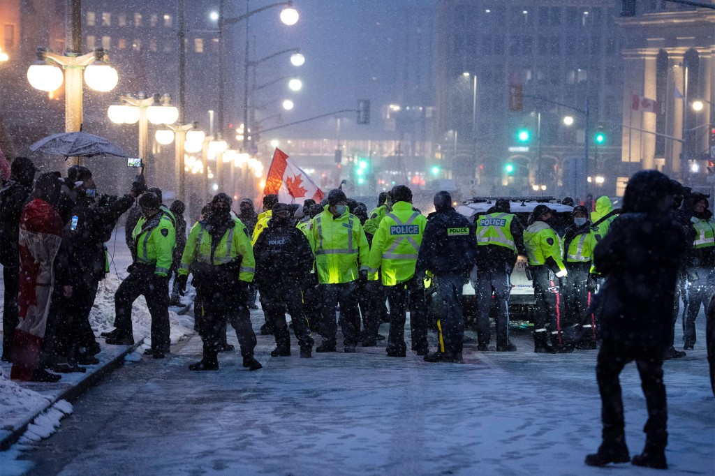 US truckers organize stateside convoys set to protest
COVID-19 ‘overreach’ 1