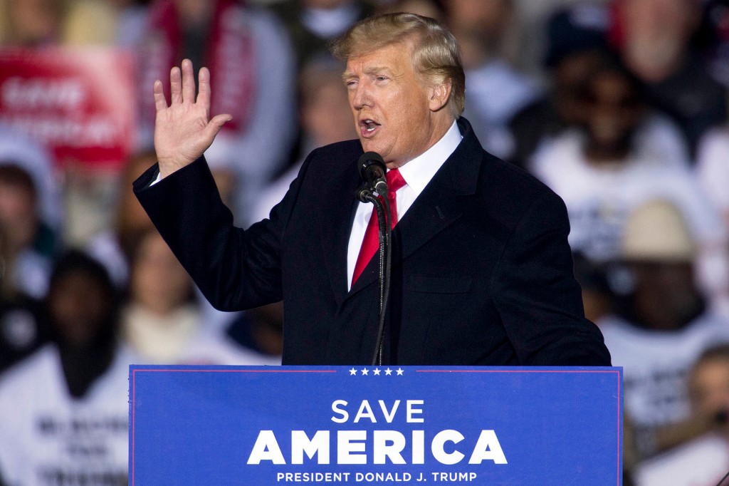 Trump, GOP senators urge DOJ to declassify all Russia probe
records 1