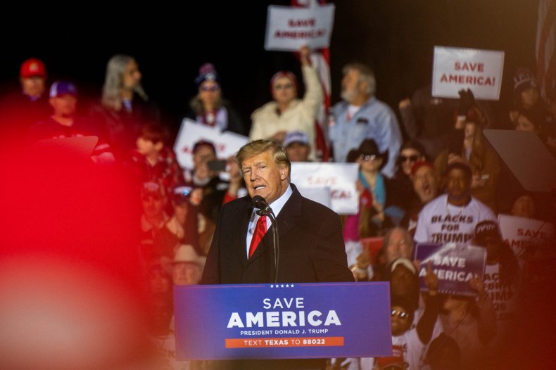Trump 'Mind-Numbingly Incompetent' at Protecting Classified
Info: Ex-Aide 1