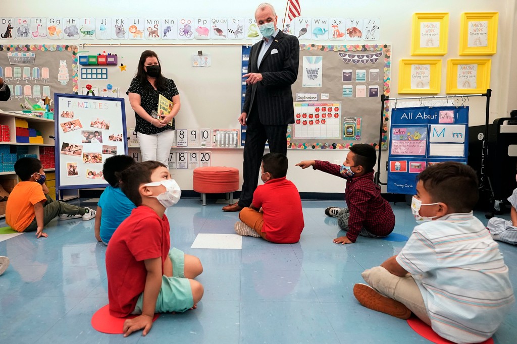 National teachers union chief: Mask mandate rollback should
hinge on student vax rates 1